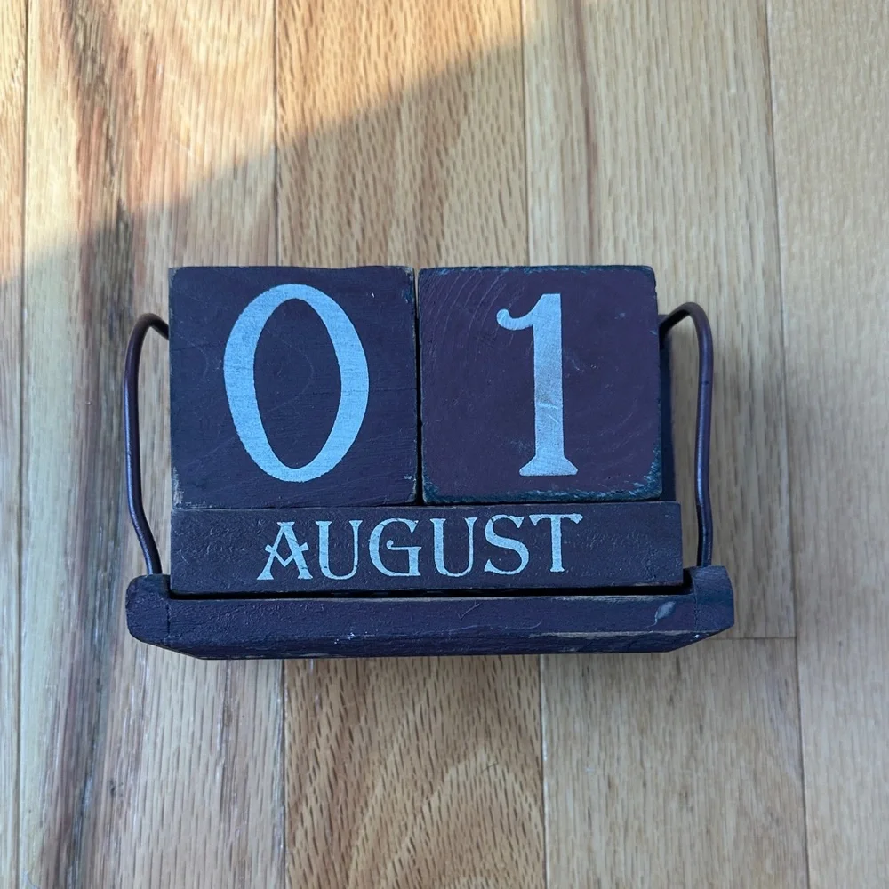 Elegant Wooden Date Block Calendar - Dark reddish Brown